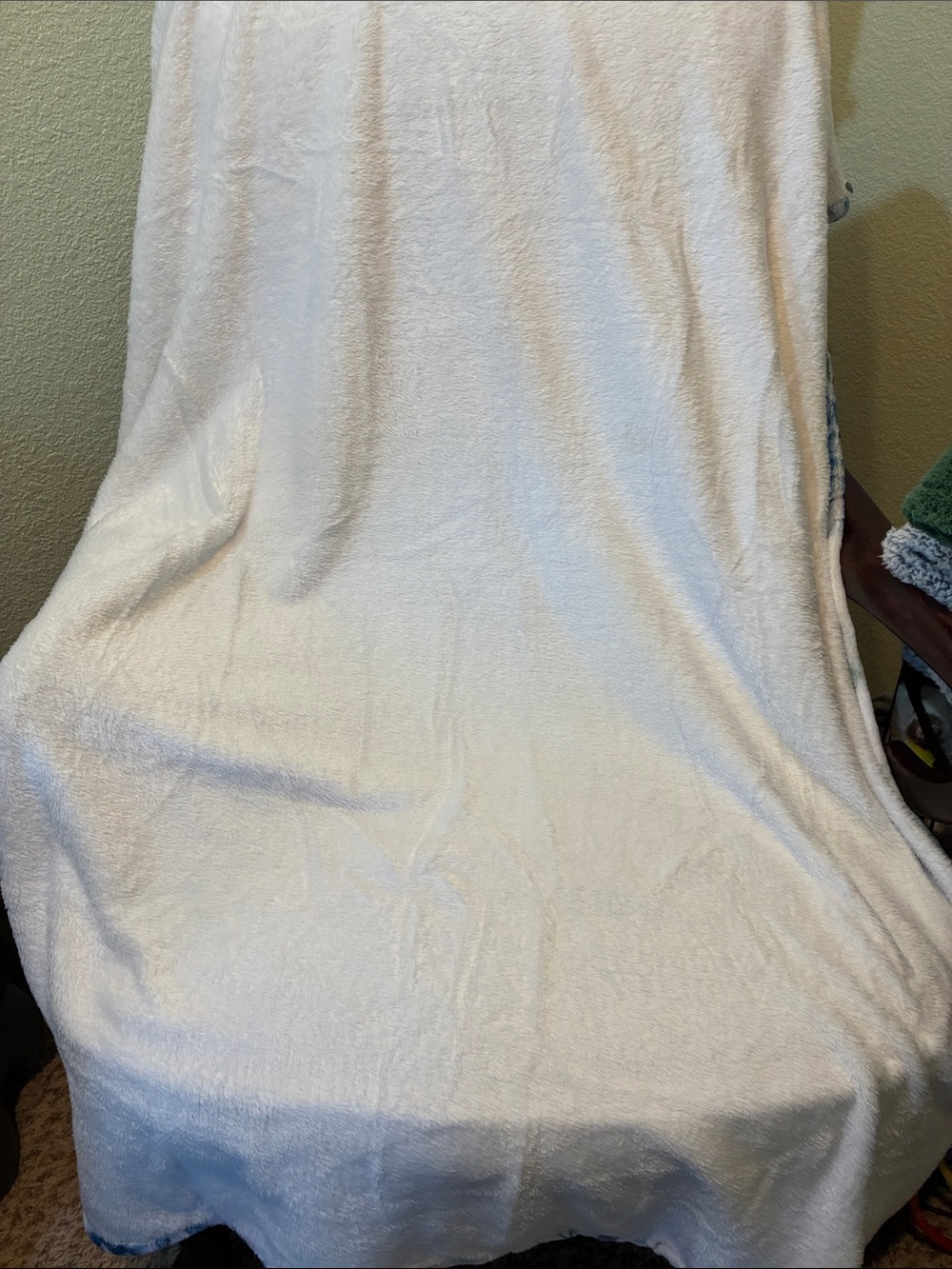 Blue Hydrangea Floral Throw Blanket - Picture 4 of 4